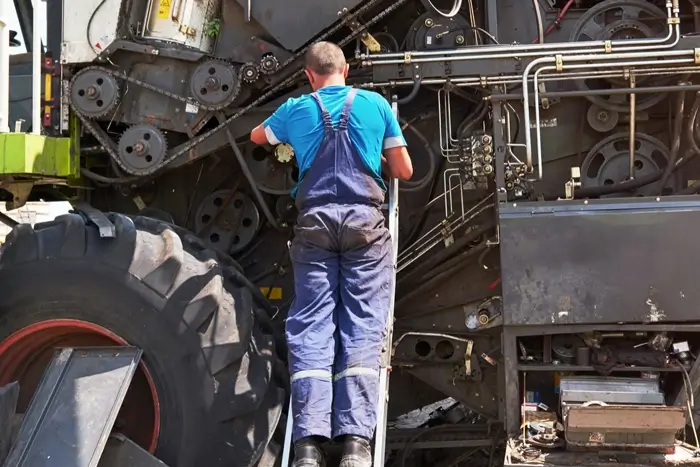 תיקון צינורות הידראוליים בקומביין